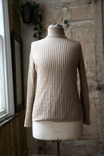 Load image into Gallery viewer, Vintage Viyella 100% wool turtle neck jumper - Beige - Ribbed - UK12
