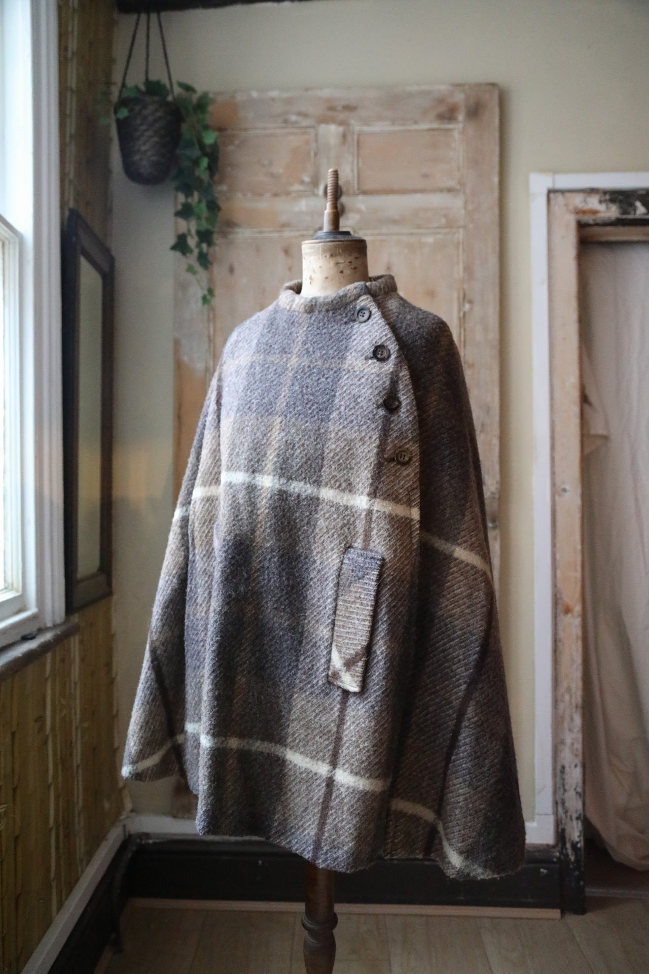 Vintage 1960s Wool Cape – Jimmy Hourihan – Irish Tweed – Old money