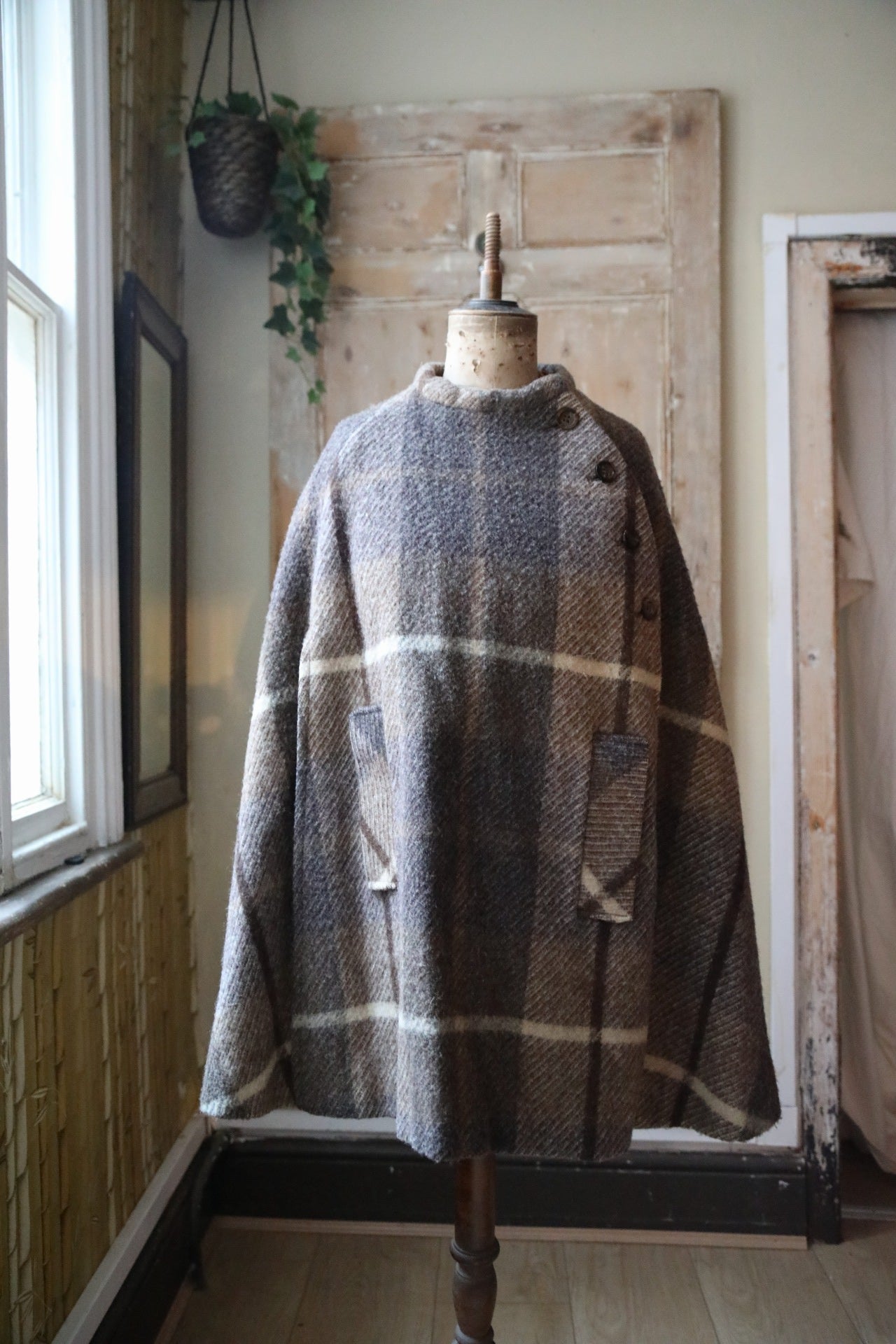 Vintage 1960s Wool Cape – Jimmy Hourihan – Irish Tweed – Old money