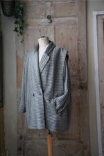 Load image into Gallery viewer, Vintage 1980s statement houndstooth jacket blazer wool mix
