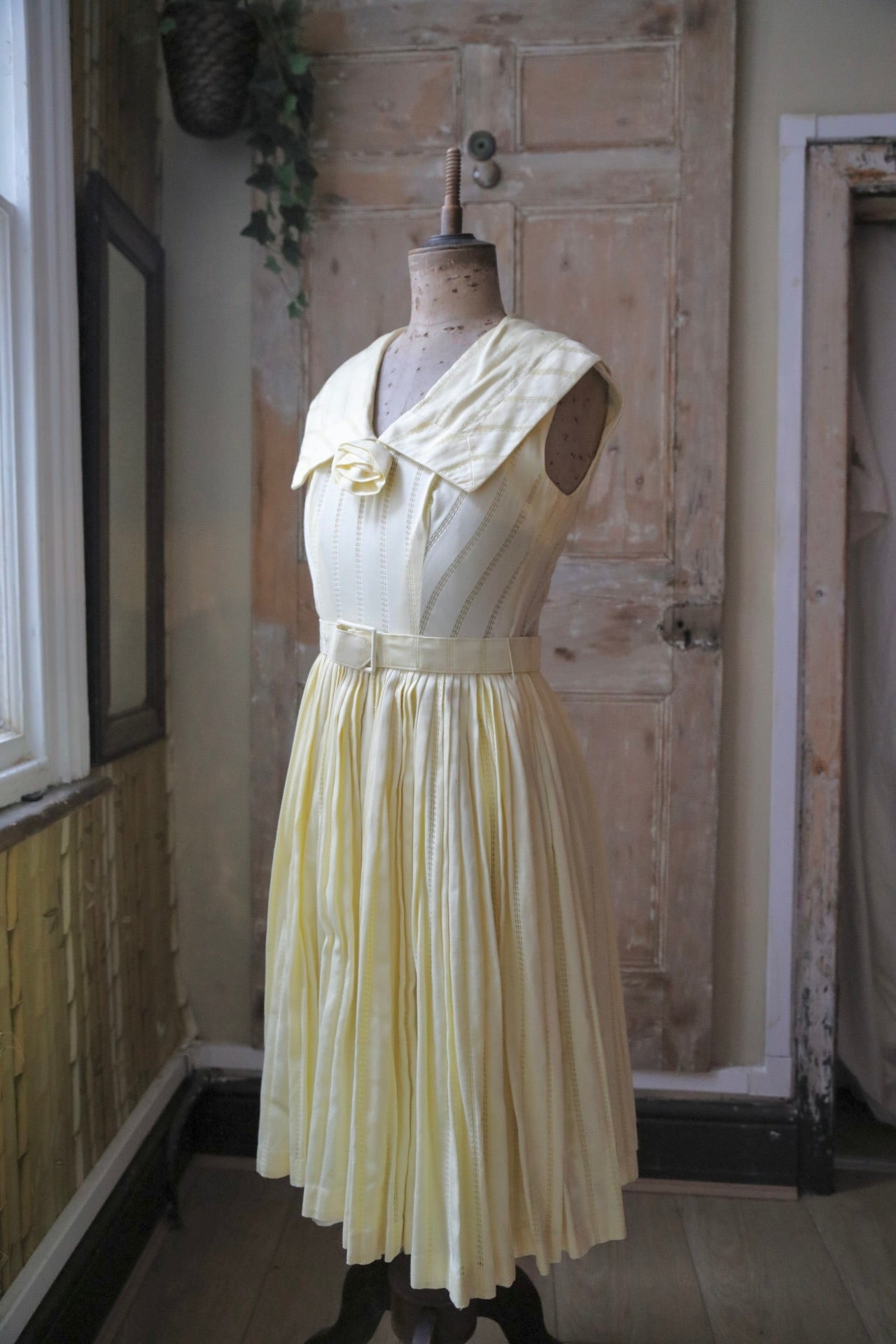 Vintage 1950s dress lemon yellow pastel - Carnegie London - Belt day dress