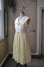 Load image into Gallery viewer, Vintage 1950s dress lemon yellow pastel - Carnegie London - Belt day dress
