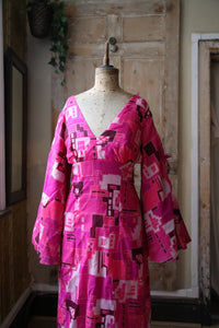 Vintage 1970s bold maxi dress pink - balloon sleeve - abstract print