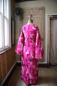 Vintage 1970s bold maxi dress pink - balloon sleeve - abstract print