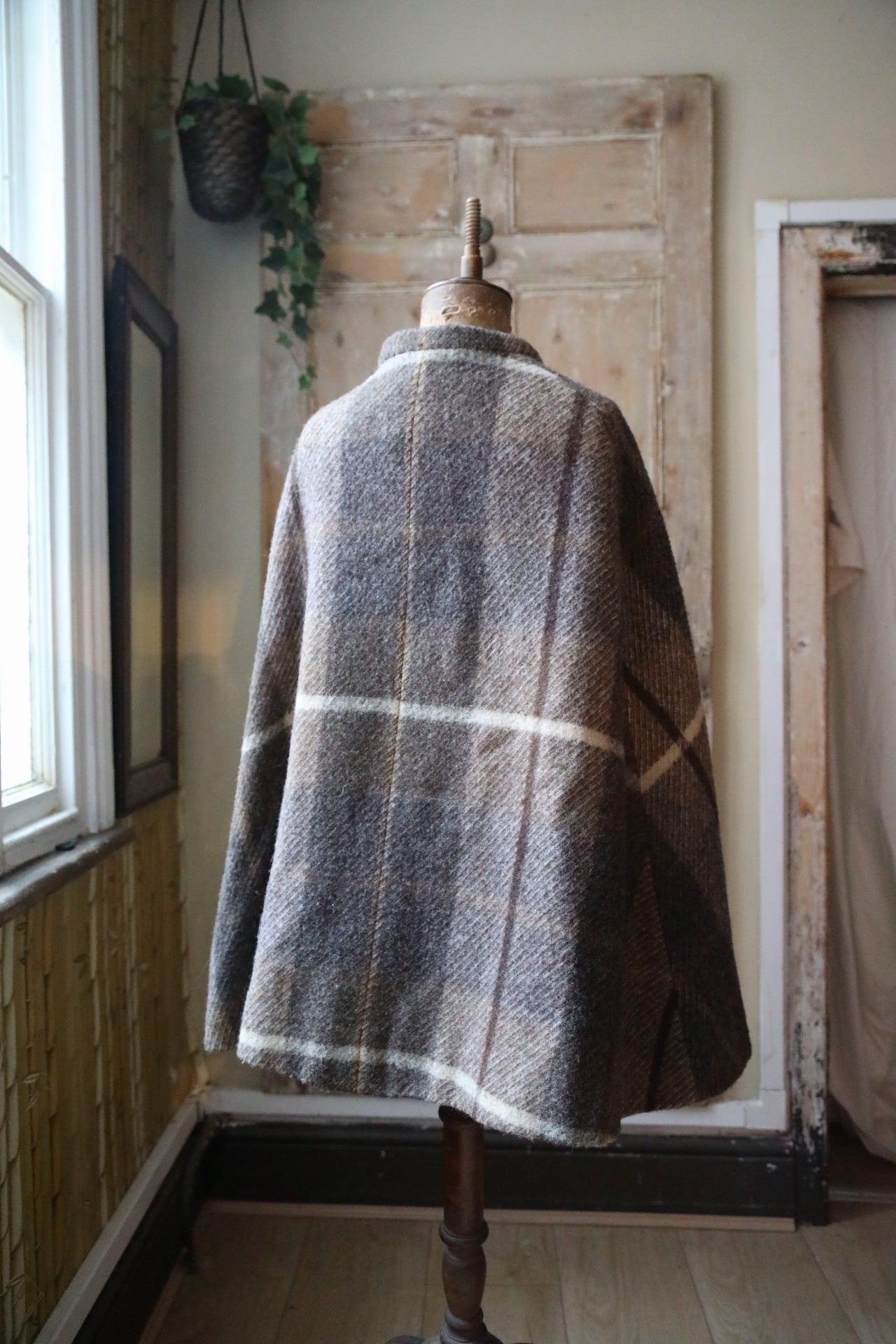 Vintage 1960s Wool Cape – Jimmy Hourihan – Irish Tweed – Old money